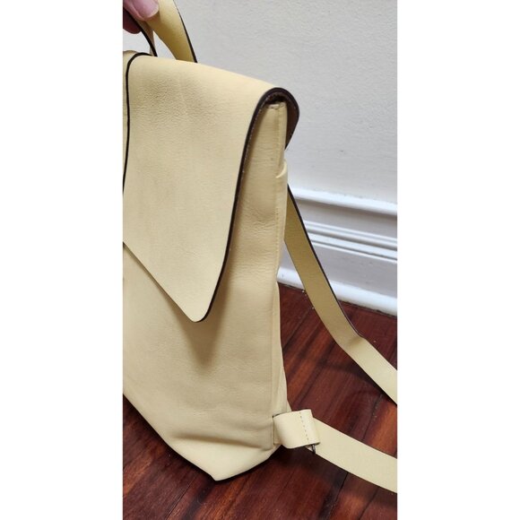 GAG BACKPACK PERA Leather Creamy lemon hue — elegant and versatile - Picture 13 of 16